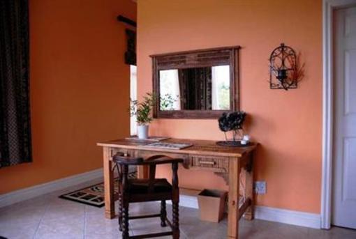 фото отеля Big 6 Guesthouse Somerset West