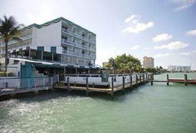 фото отеля Best Western Plus on the Bay Inn & Marina