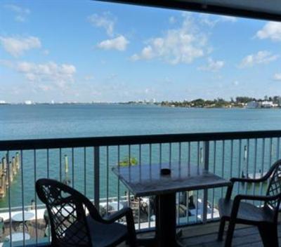 фото отеля Best Western Plus on the Bay Inn & Marina