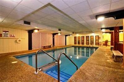 фото отеля Days Inn & Suites Rhinelander