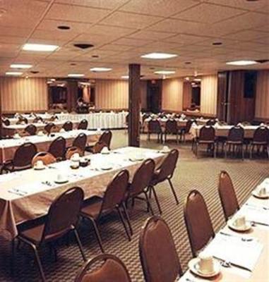 фото отеля Days Inn & Suites Rhinelander