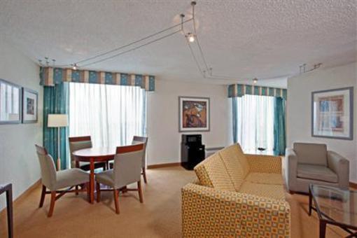 фото отеля Crowne Plaza Ventura Beach