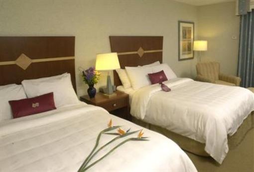 фото отеля Crowne Plaza Ventura Beach