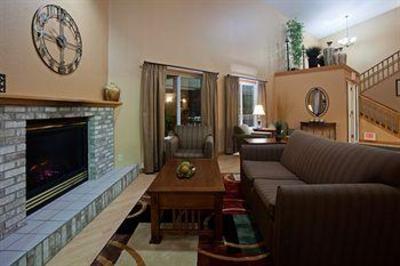 фото отеля Crossings Inn & Suites Cambridge (Minnesota)