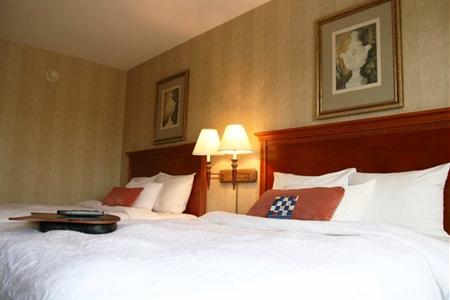 фото отеля Hampton Inn Long Island - Brookhaven