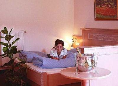 фото отеля Sonnenhügel Hotel Treffen