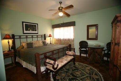 фото отеля Creekhaven Inn
