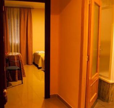 фото отеля Hostal Valdepenas