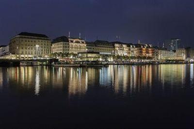 фото отеля Barcelo Hamburg Binnenalster