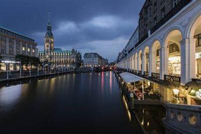 фото отеля Barcelo Hamburg Binnenalster