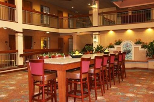 фото отеля Auburn Place Hotel & Suites