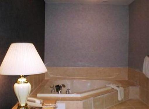 фото отеля Red Carpet Inn & Suites Smithville