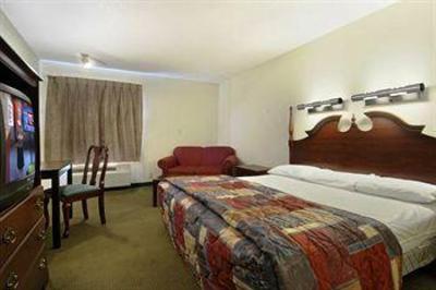 фото отеля Red Roof Inn Savannah - Midtown