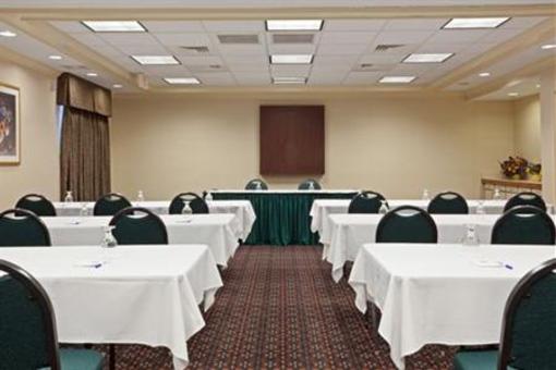 фото отеля Holiday Inn Express Amherst-Hadley