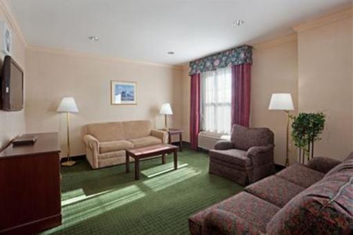 фото отеля Holiday Inn Express Amherst-Hadley