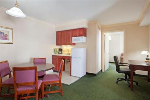 фото отеля Holiday Inn Express Amherst-Hadley