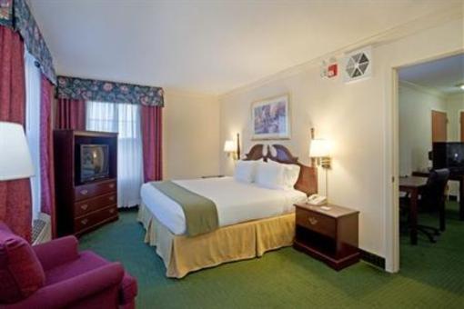 фото отеля Holiday Inn Express Amherst-Hadley