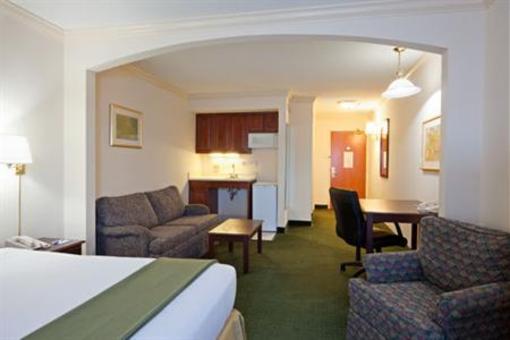 фото отеля Holiday Inn Express Amherst-Hadley