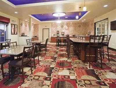 фото отеля La Quinta Inn & Suites Denver Gateway Park