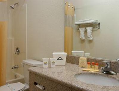 фото отеля Days Inn Long Beach City Center