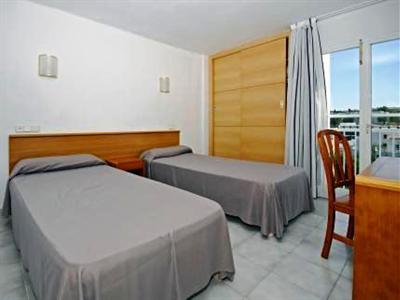фото отеля Ferrera Beach Apartments Felanitx