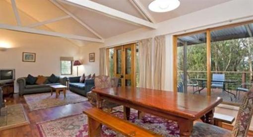 фото отеля King Parrot Cottages & Conference Retreat