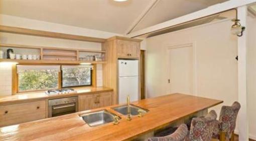 фото отеля King Parrot Cottages & Conference Retreat