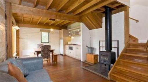 фото отеля King Parrot Cottages & Conference Retreat