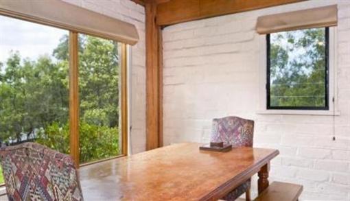 фото отеля King Parrot Cottages & Conference Retreat