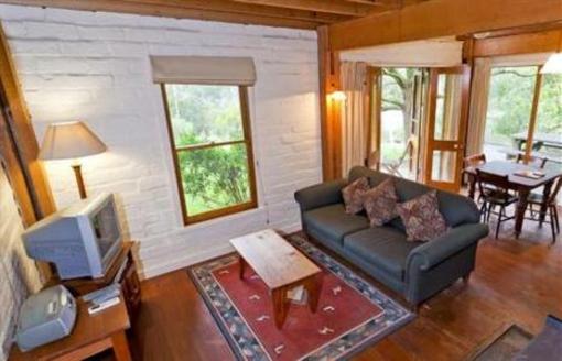 фото отеля King Parrot Cottages & Conference Retreat