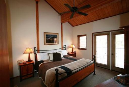 фото отеля Bear Creek Lodge