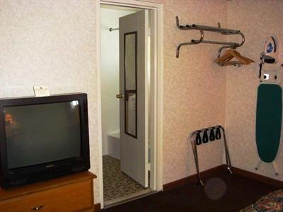 фото отеля Budget Lodge Hotel Newton Falls