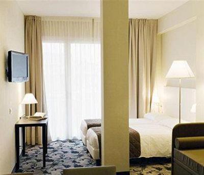 фото отеля Regal Hotel and Residence