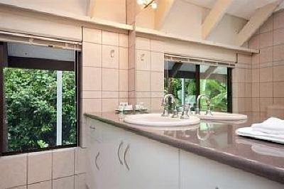 фото отеля By the Sea Apartments Port Douglas