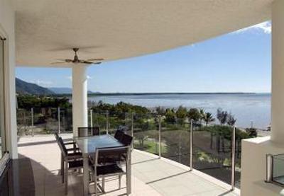 фото отеля Waters Edge Apartments