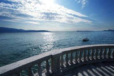 фото отеля Hotel Villa Capri Gardone Riviera