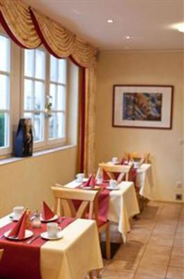 фото отеля Hotel am Weissen Turm Bad Neuenahr-Ahrweiler