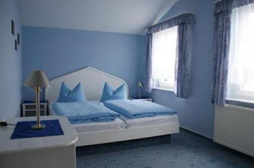 фото отеля Hotel Kastanienhof Zinnowitz