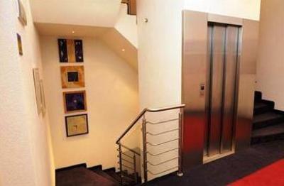 фото отеля Hotel zur Krone Wuppertal