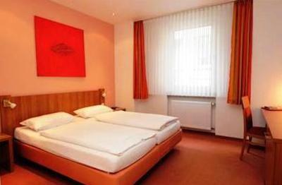 фото отеля Hotel zur Krone Wuppertal