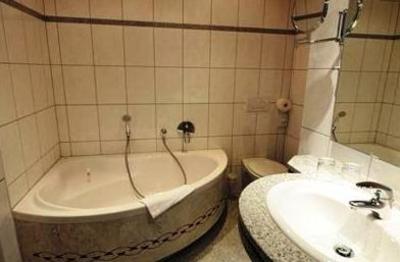 фото отеля Hotel zur Krone Wuppertal