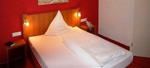 фото отеля Hotel zur Krone Wuppertal