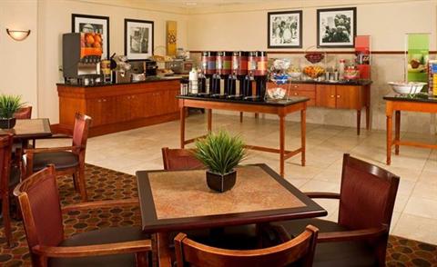 фото отеля Hampton Inn & Suites Pittsburgh-Meadow Lands