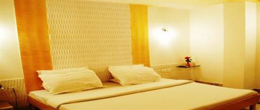 фото отеля Hotel Crown Continental