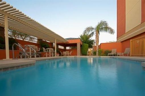 фото отеля Holiday Inn Express Hotel & Suites Tempe