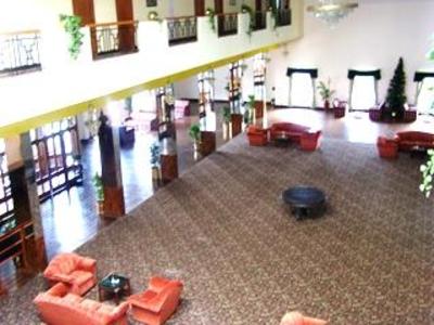 фото отеля Howard Johnson Hotel & Suites The Monarch