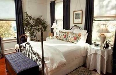 фото отеля The Forever Inn