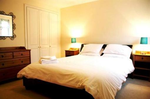 фото отеля Bliss Apartments Brunel Crescent Swindon