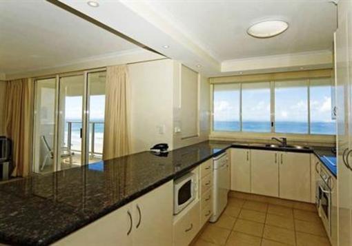 фото отеля Beachfront Viscount Apartments Gold Coast