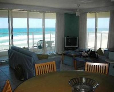 фото отеля Beachfront Viscount Apartments Gold Coast